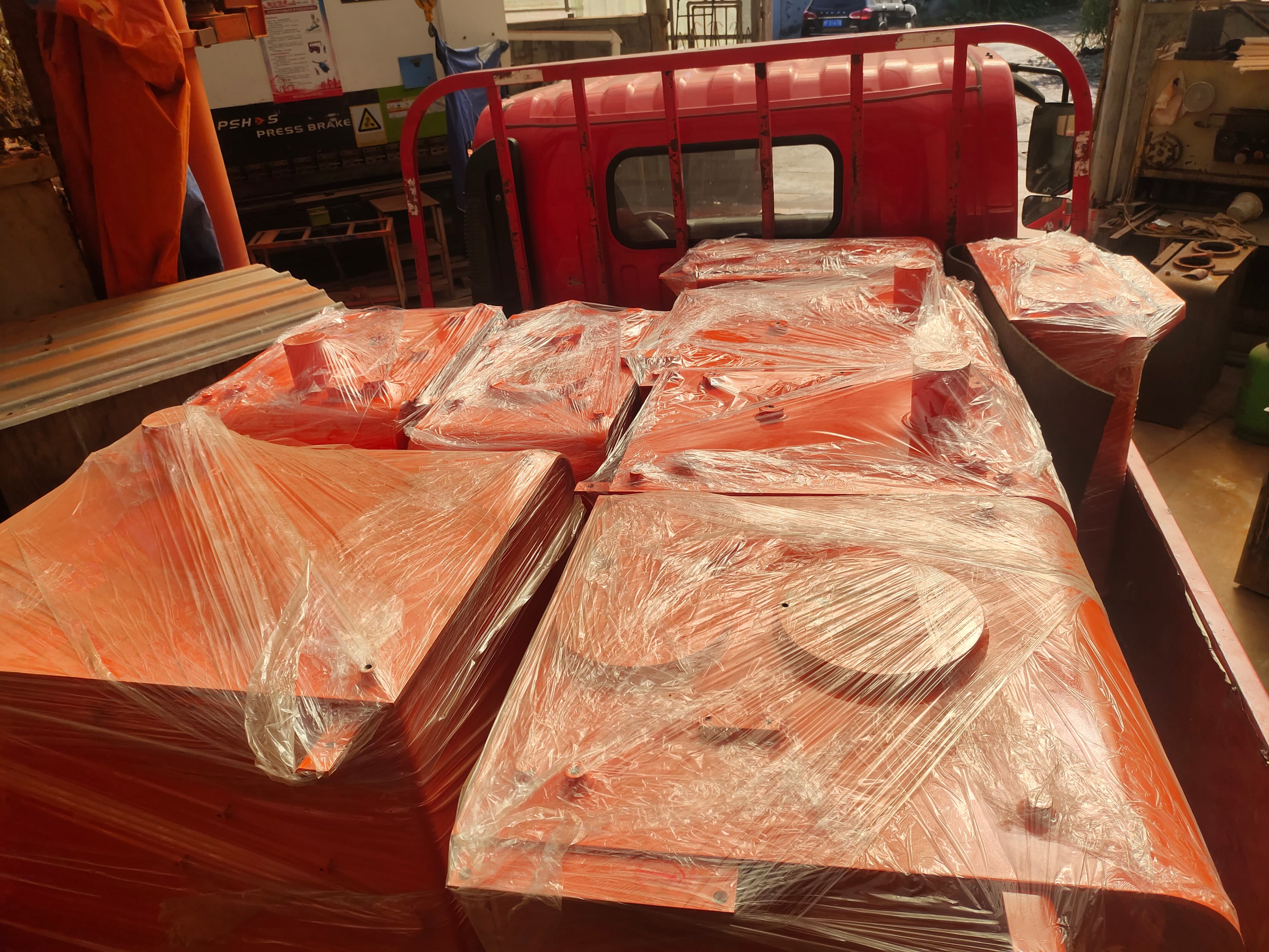 DH500 Fuel and Hydraulic Tank Assembly. Application reference: Doosan excavator.