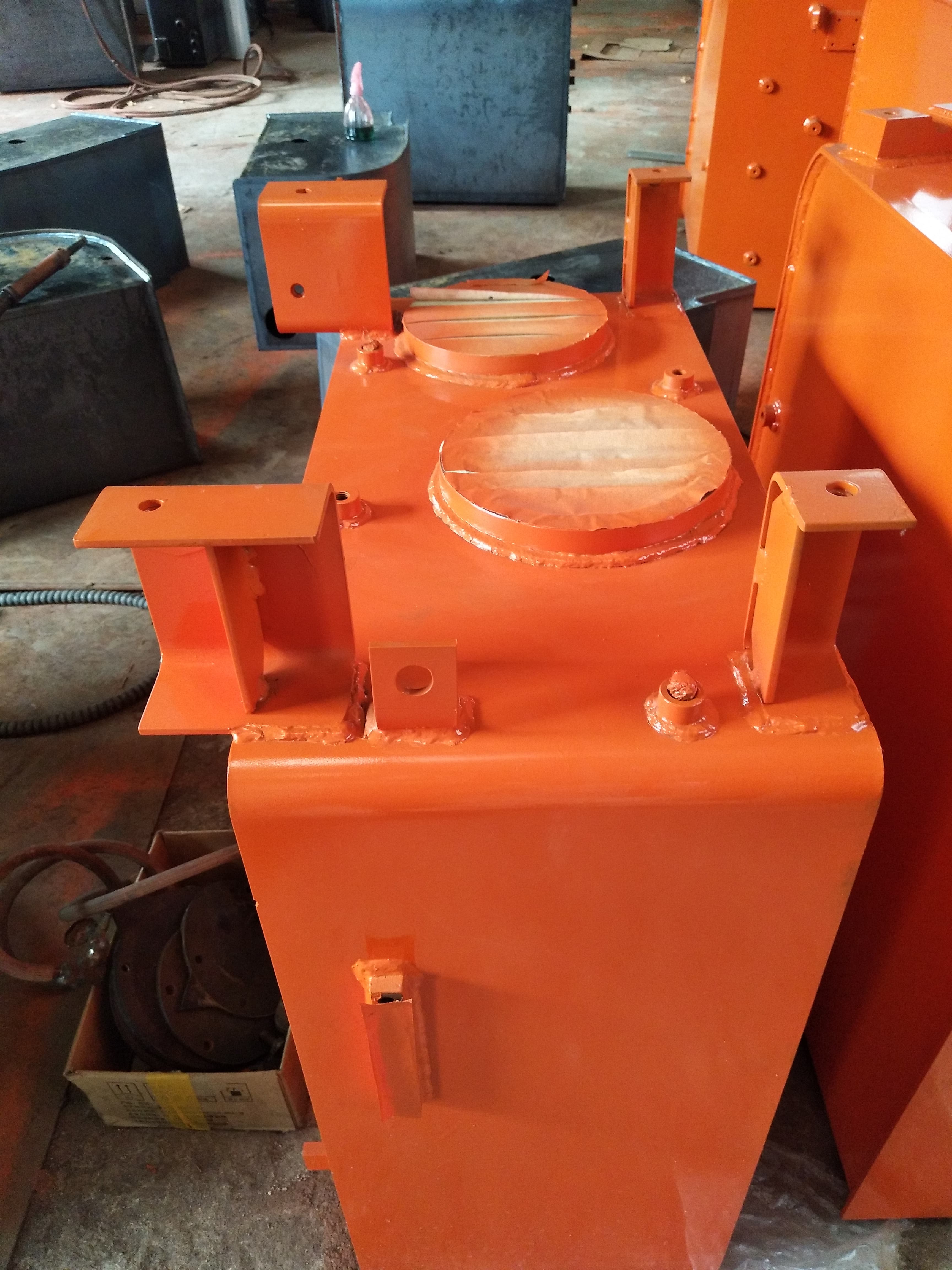 150-Series Hydraulic Tank. Application reference: Doosan excavator.