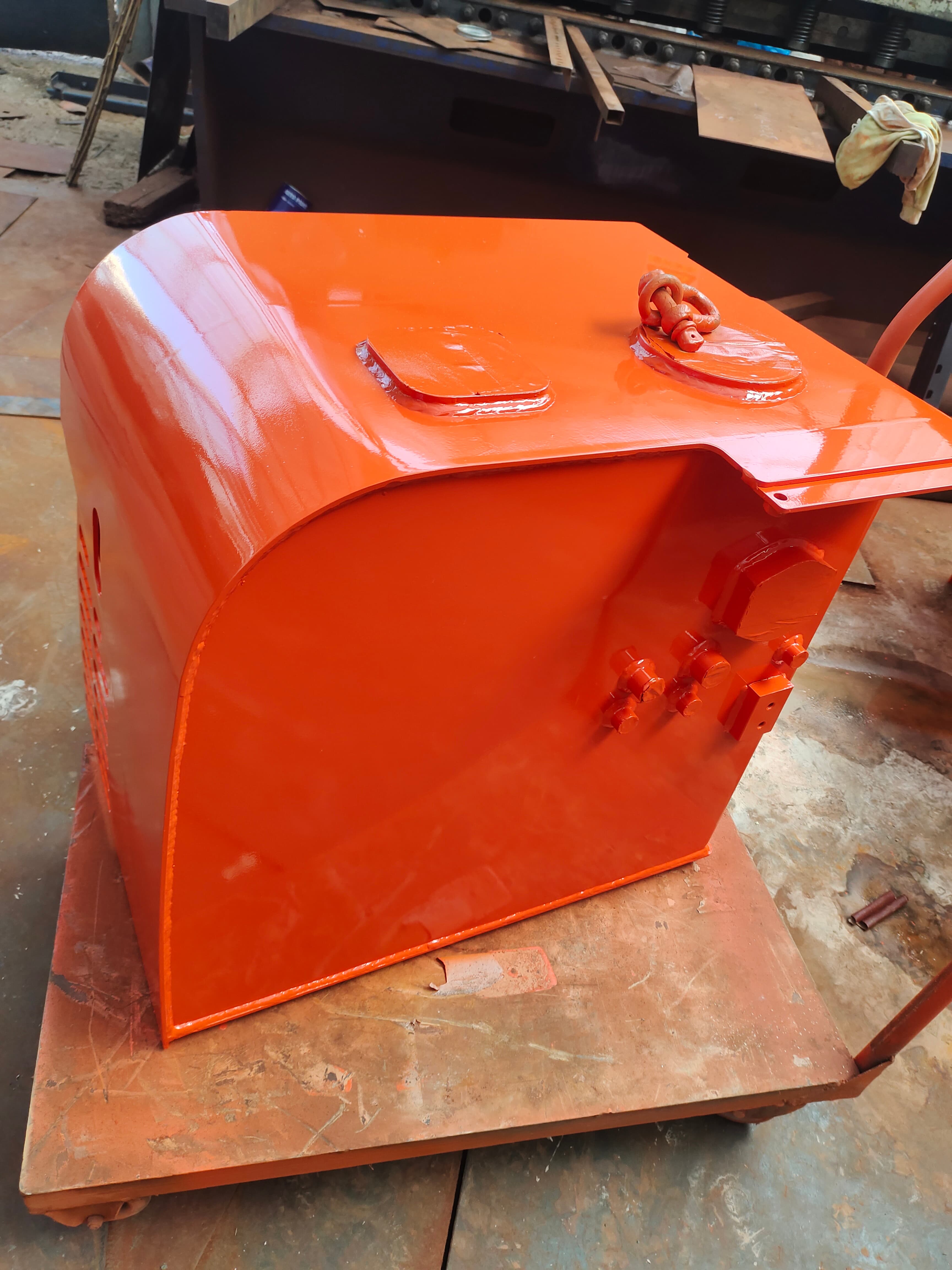 60W-9C Hydraulic Tank. Application reference: Doosan excavator.