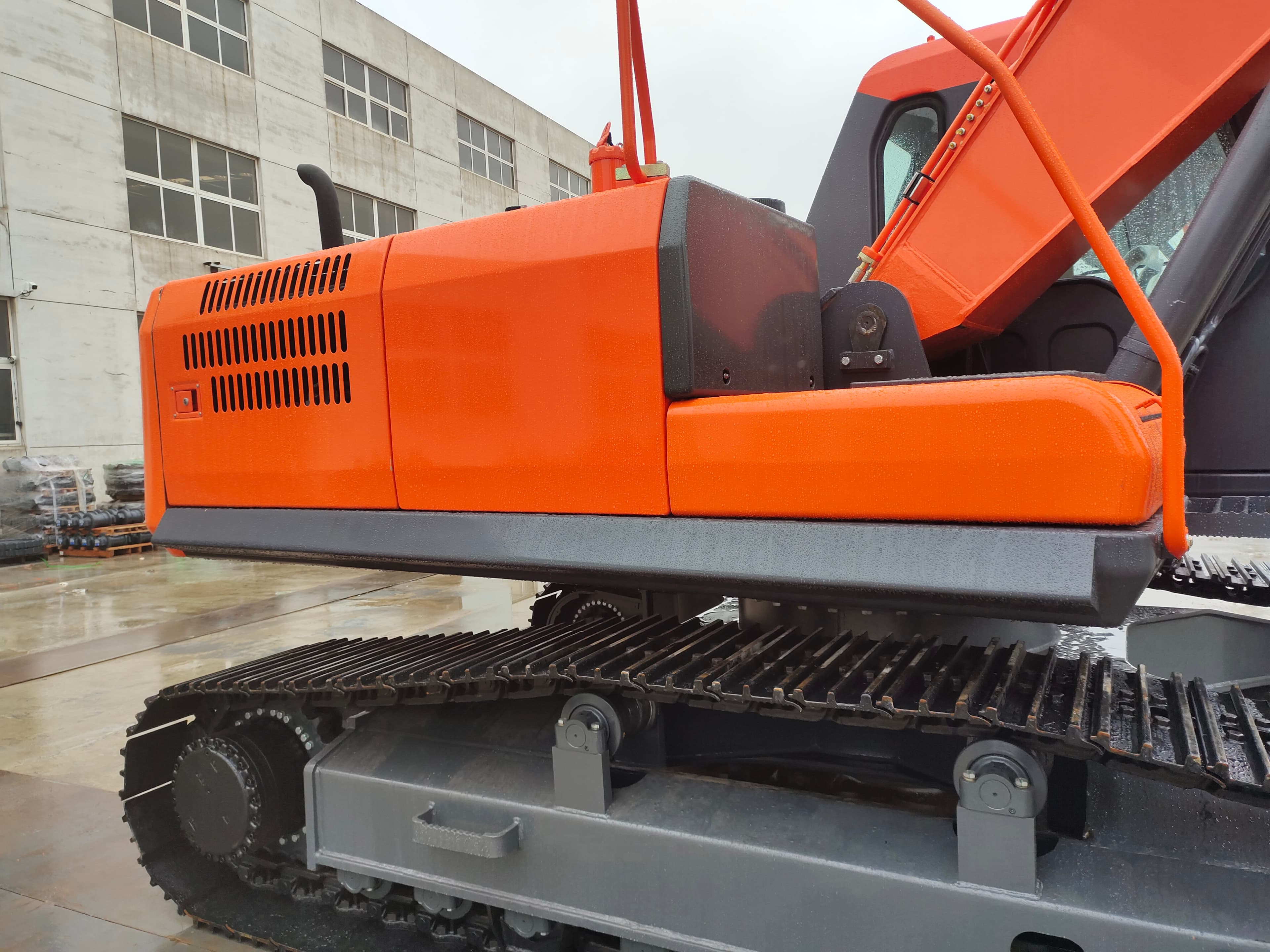 DH500 Fuel and Hydraulic Tank Assembly — assembly view. Application reference: Doosan excavator.