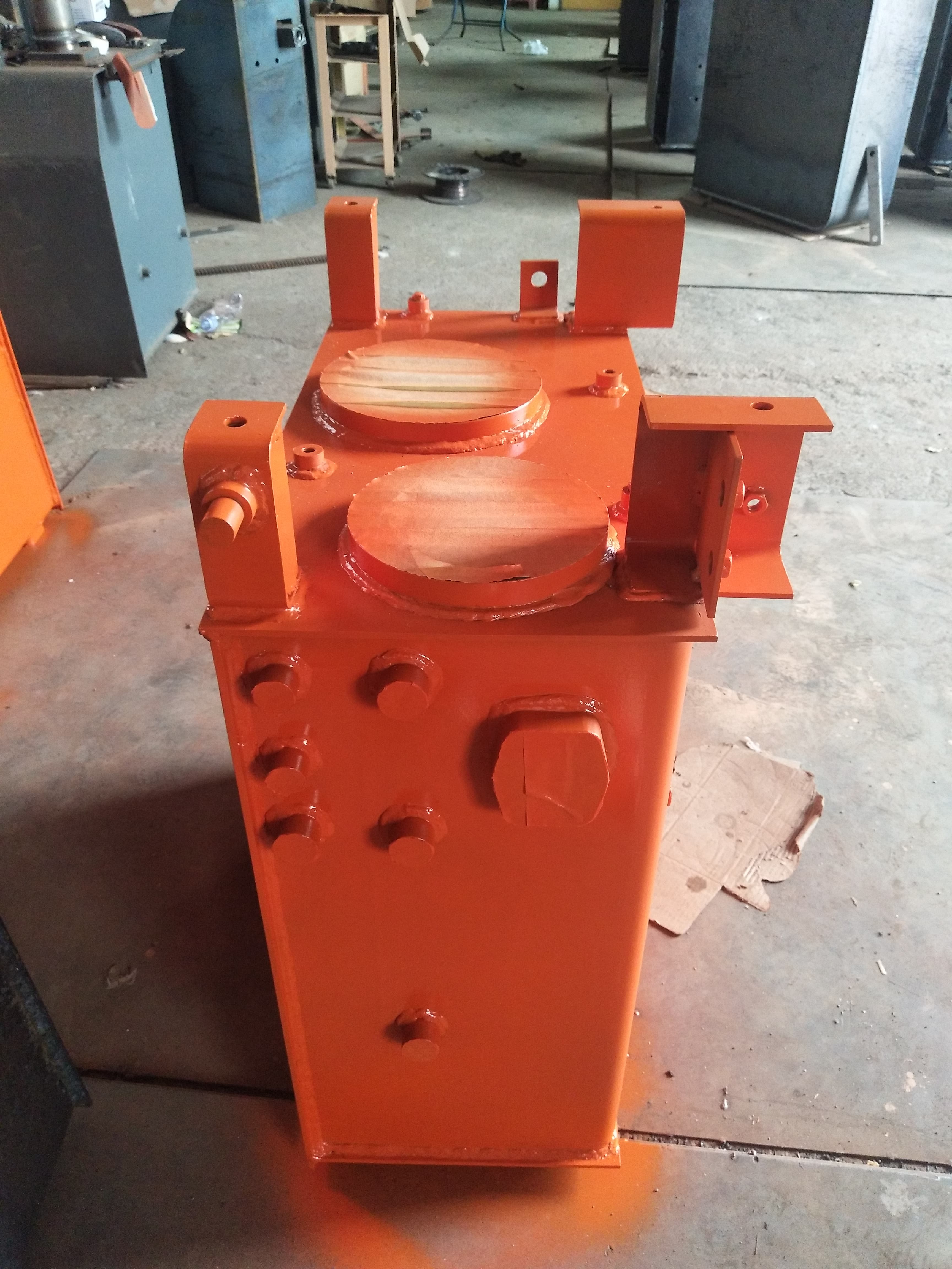 150-Series Hydraulic Tank. Application reference: Doosan excavator.