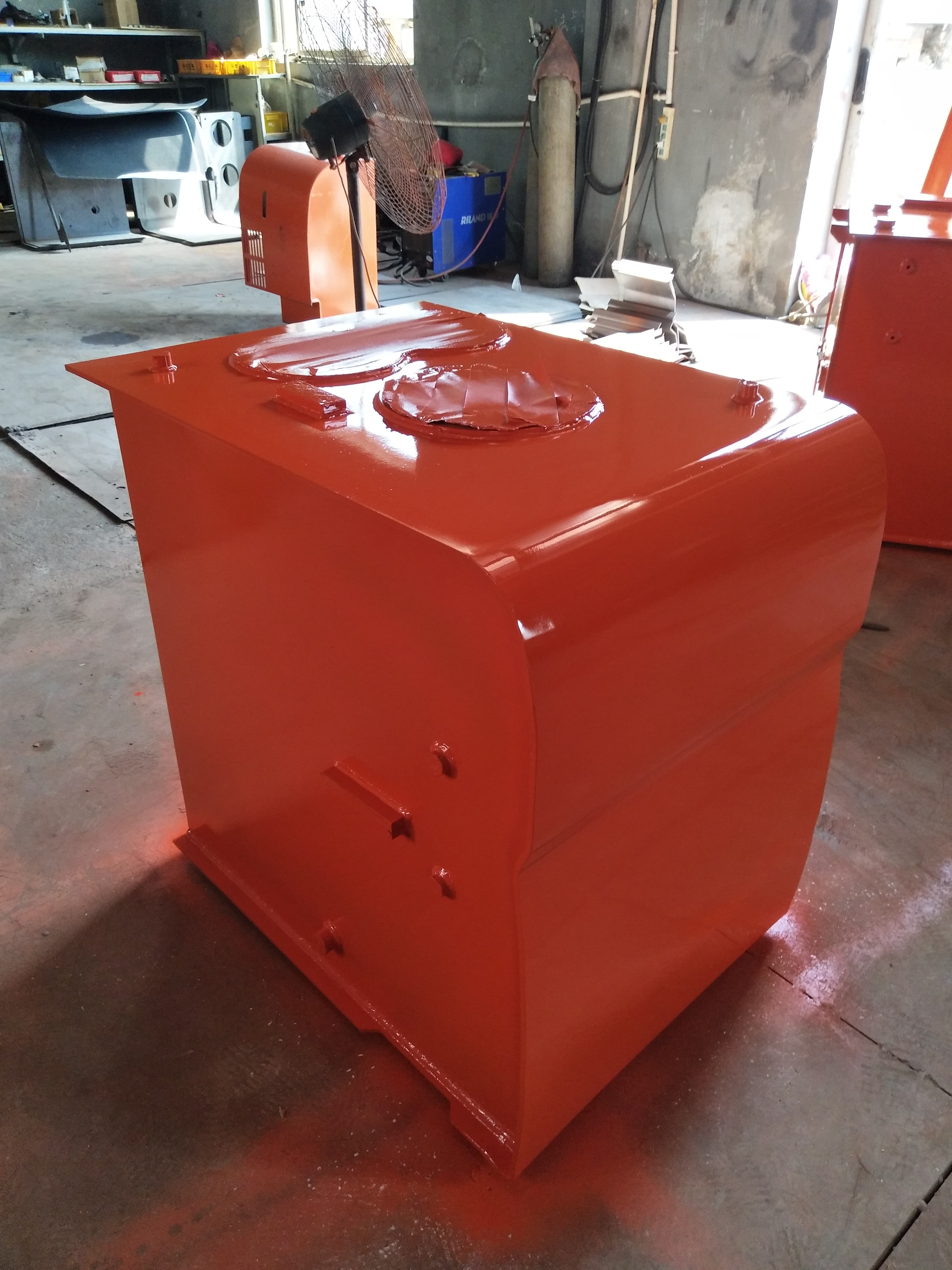 DX370–380 Hydraulic Tank. Application reference: Doosan excavator.