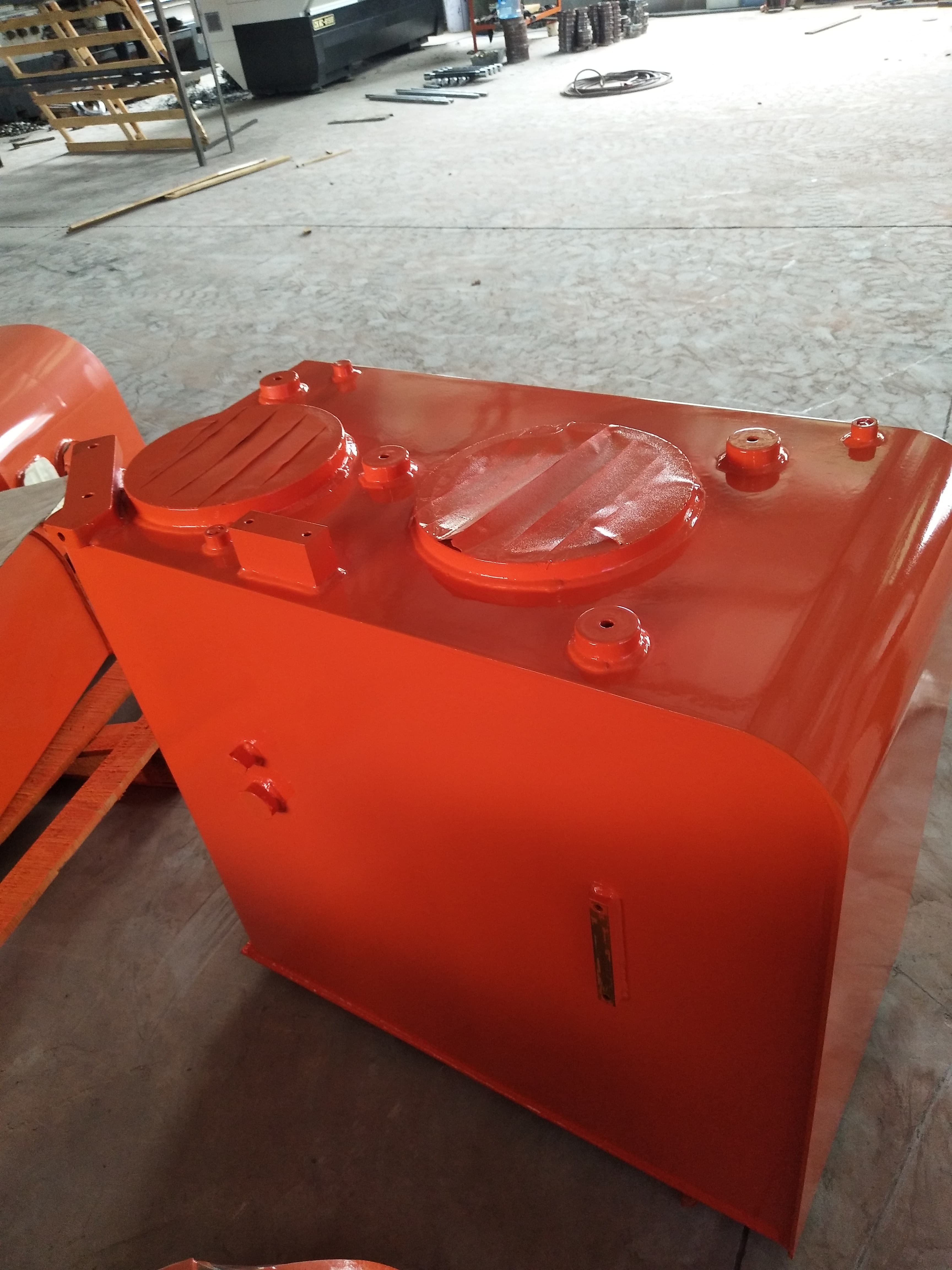DH300 Hydraulic Tank