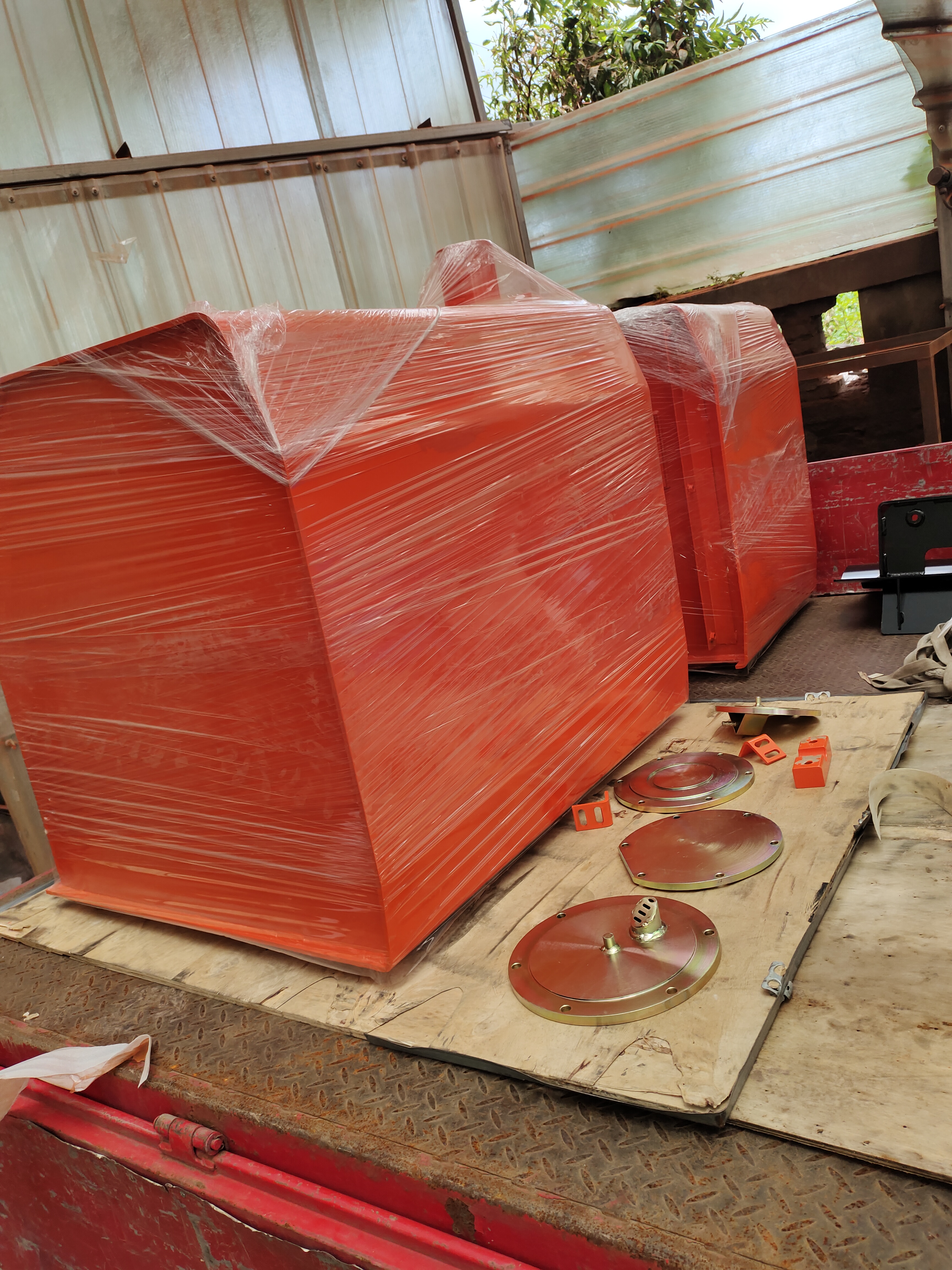 DH500 Fuel and Hydraulic Tank Assembly. Application reference: Doosan excavator.