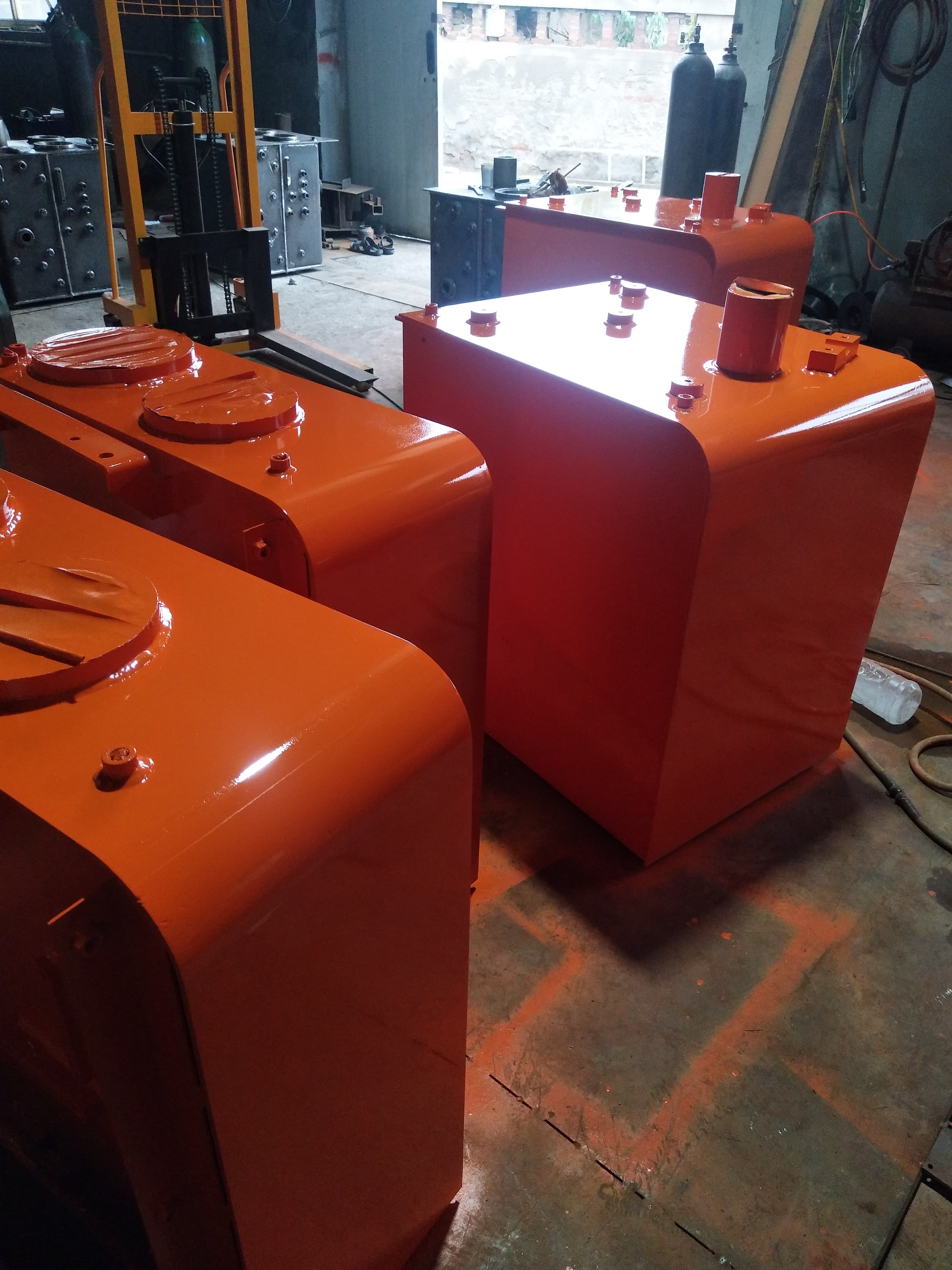 DH225 Fuel and Hydraulic Tank Set