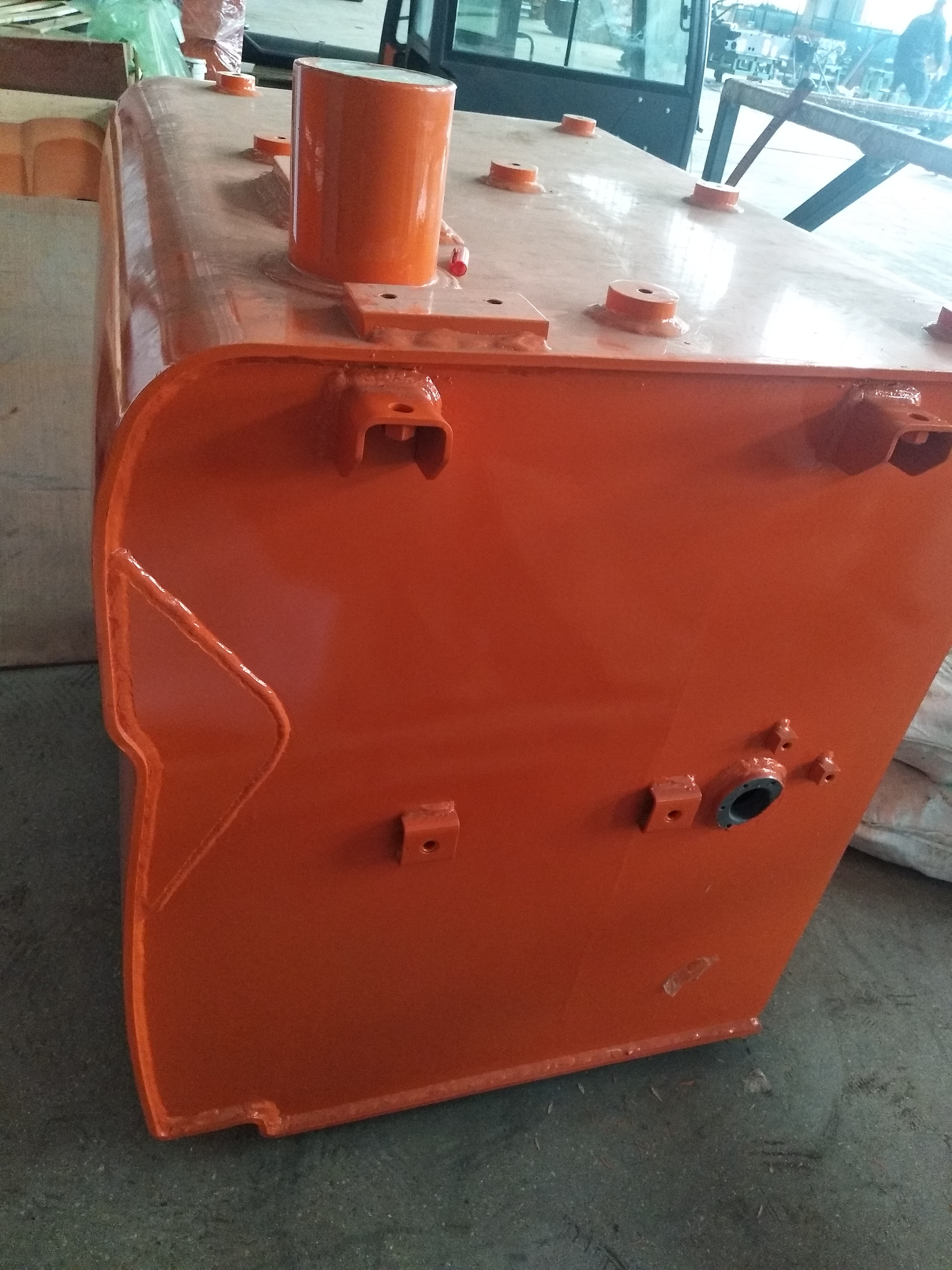 DH500 Fuel and Hydraulic Tank Assembly